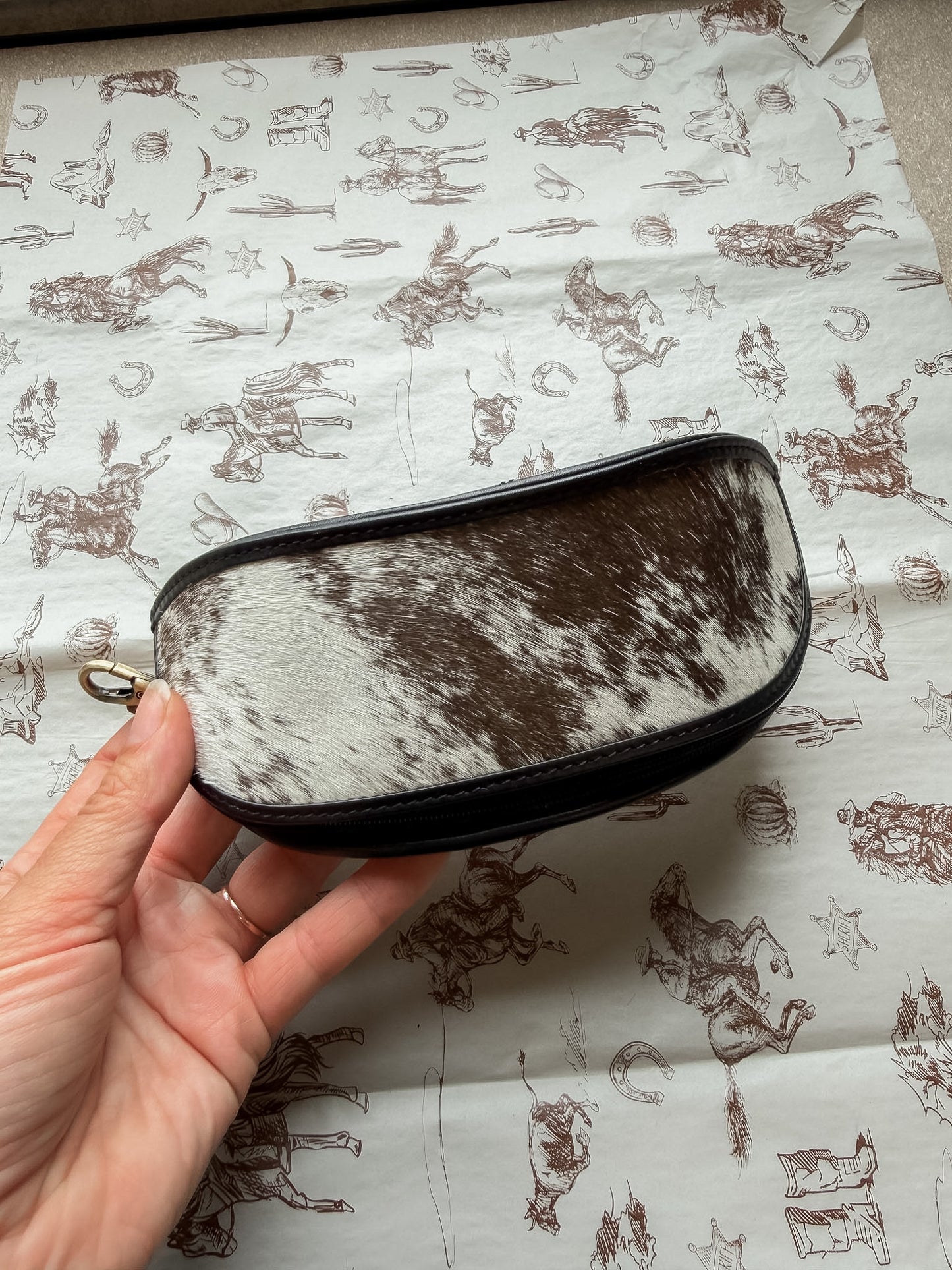 Cowhide Glass Case Black