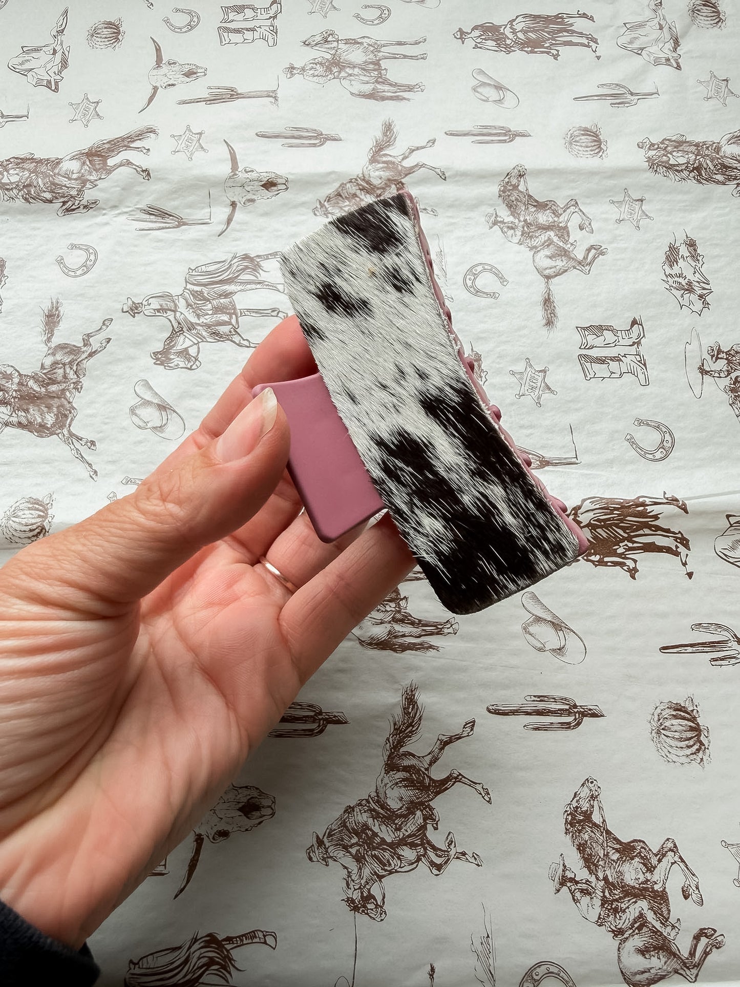 Hide Mauve Hair Clip